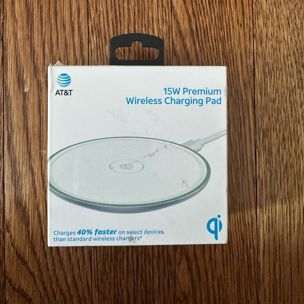 New In Box AT&T Universal 15W Premium Wireless Charging Pad White